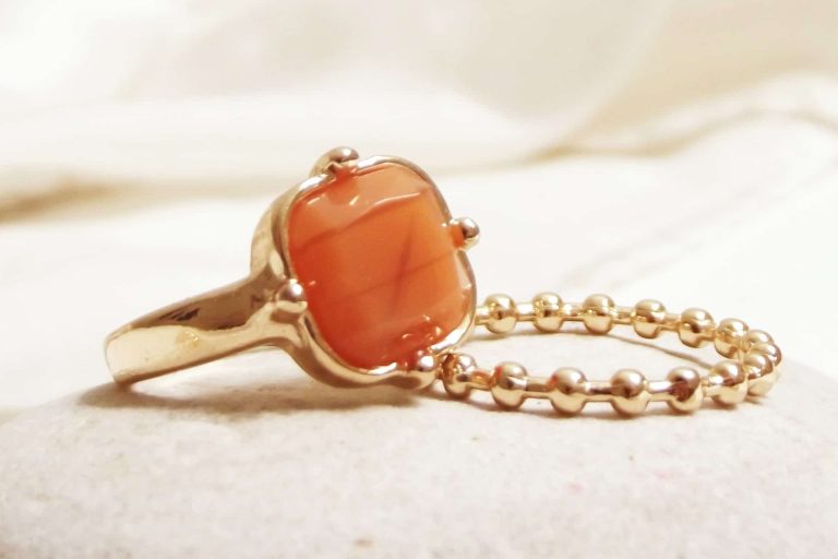 OEM & Customization for Wholesalers: Build Your Brand with 4tunefashion, a Top 10 Chinese Supplier