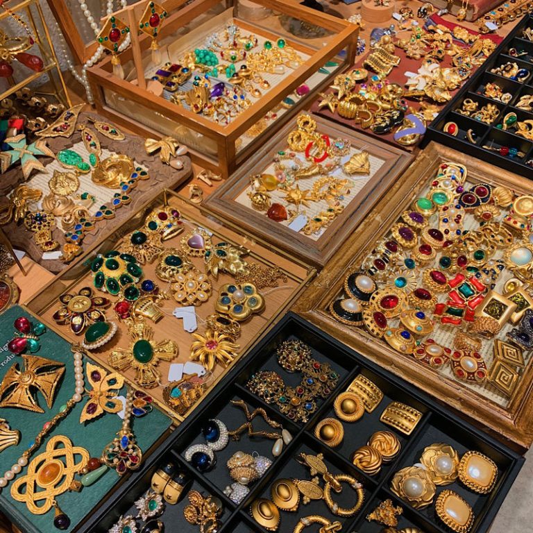 How to Choose the Right Materials for Fashion Jewelry: From Metals to Stones