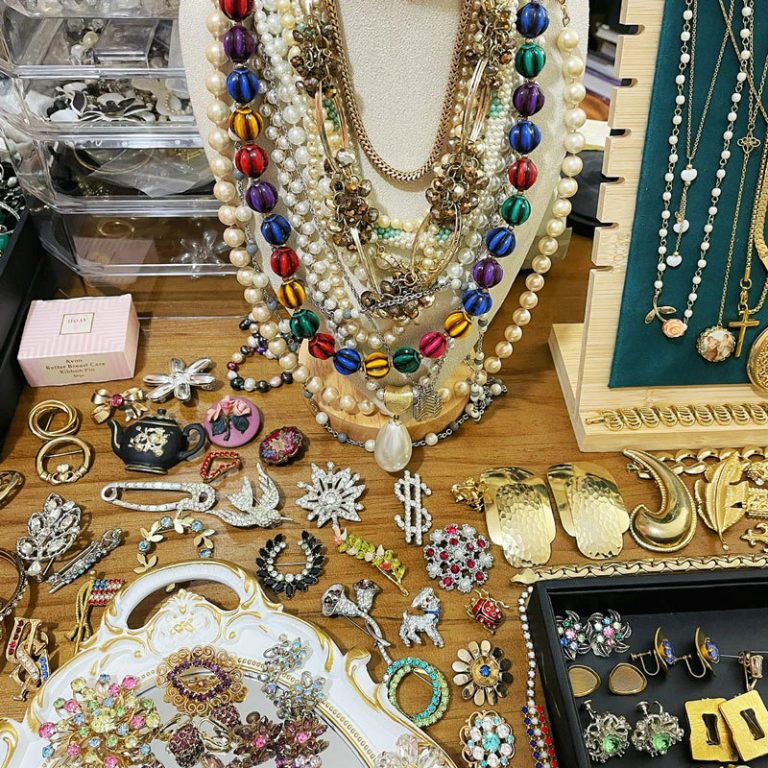 Beyond Price: 5 Strategies for Jewelry Importers to Secure a Sustainable Competitive Edge