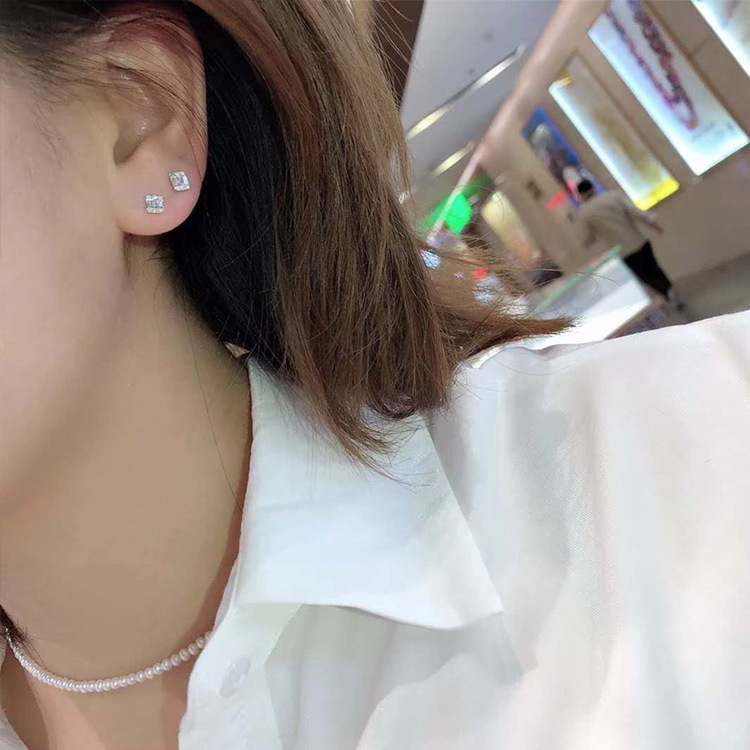 How to Choose the Right Accessories for Your Brand Collection